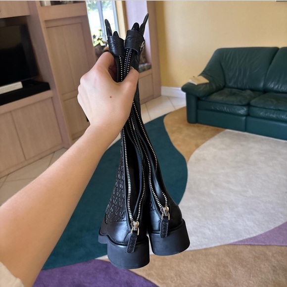 Gucci Black Calfskin Knee-High Boots w OG Box - Picture 2 of 6